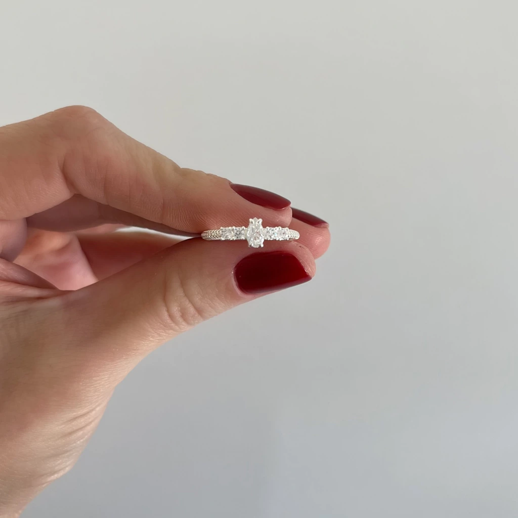 Anel Renda Italiana com Zircônia oval e Zircônias em volta - Prata 925 - Image 2